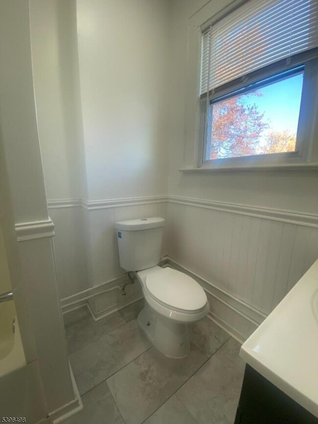 Building Photo - 61 Wainwright St