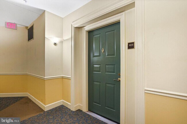 Building Photo - 2204 Westcourt Ln