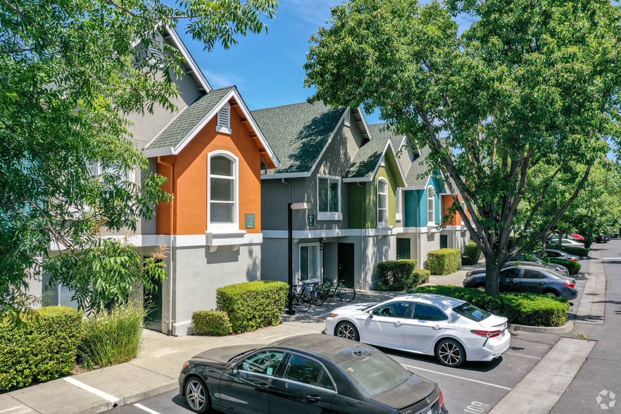 OAKSHADE COMMONS APARTMENTS 2120 Cowell Blvd Davis CA 95618