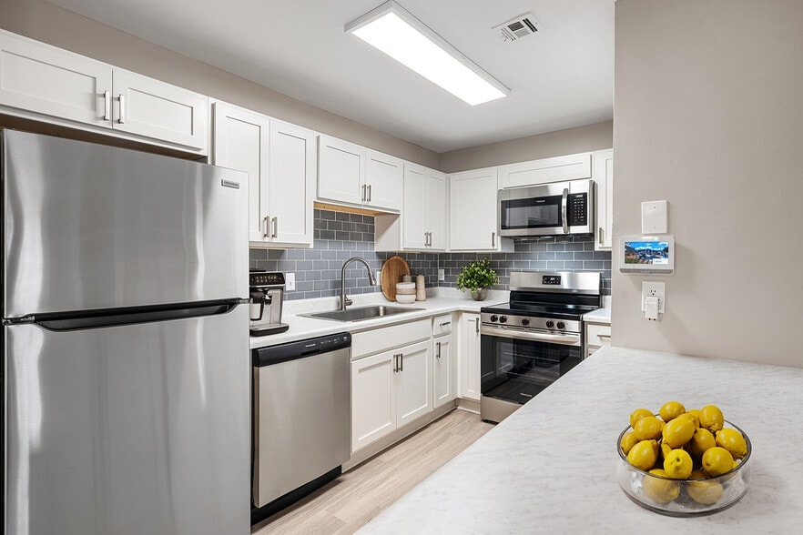 Building Photo - Avana Collins Creek