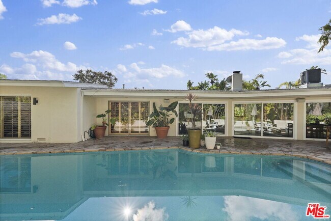 Building Photo - 8405 Edwin Dr
