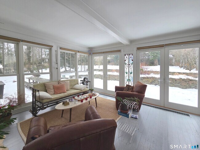 Building Photo - 82 Edgehill Rd