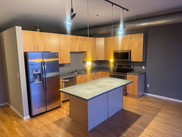 Building Photo - 1924 N Hubbard St