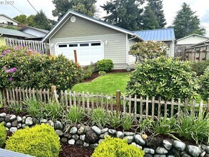 Building Photo - 460 2nd Ave