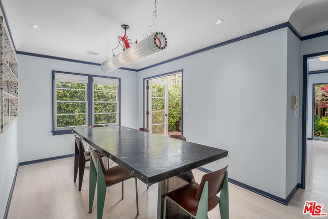 Building Photo - 381 Huntley Dr