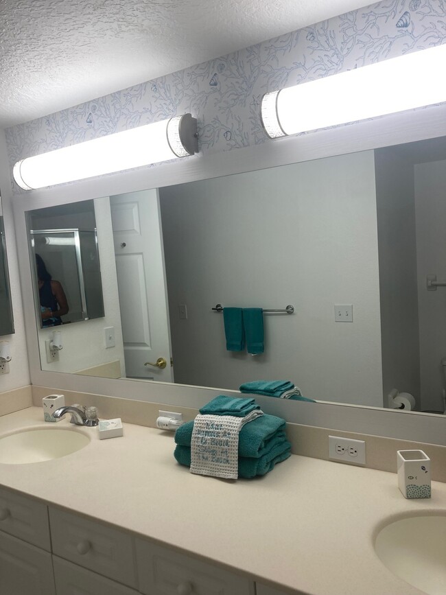 Master double vanity - 432 Bouchelle Dr