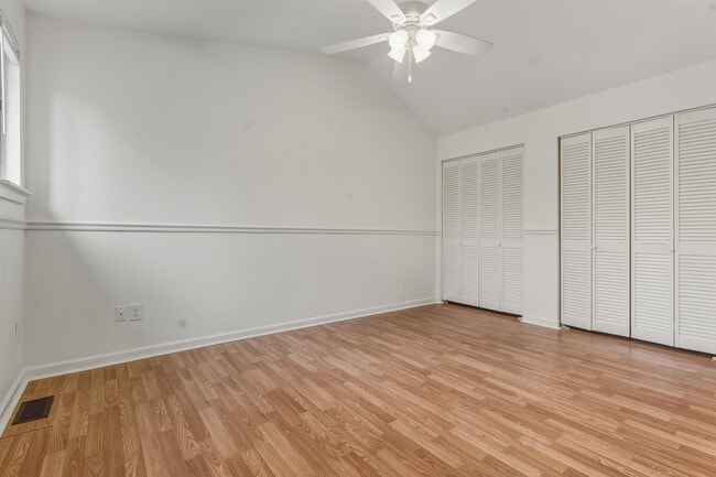 Building Photo - 2900 Woodrich Dr