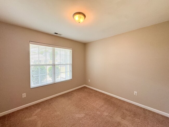 Building Photo - Charming 3 Bed 2 Bath Home in Hope Mills
