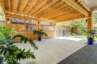 Building Photo - 2619 Eastgrove Ln