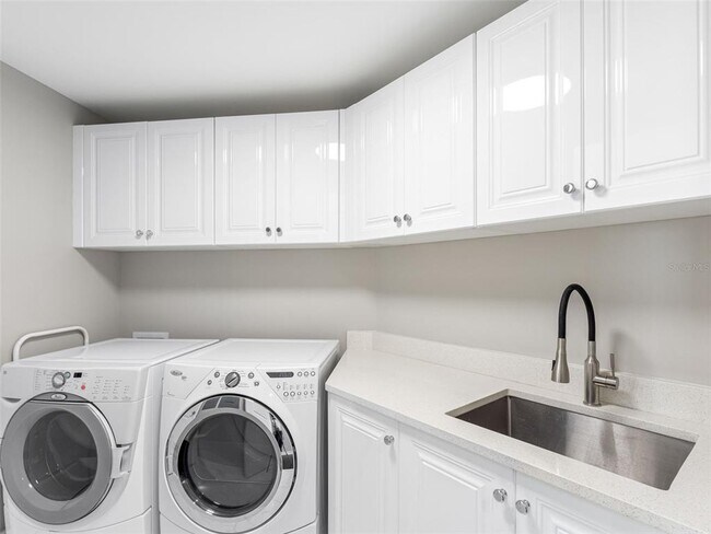 Building Photo - 5823 Bowen Daniel Dr