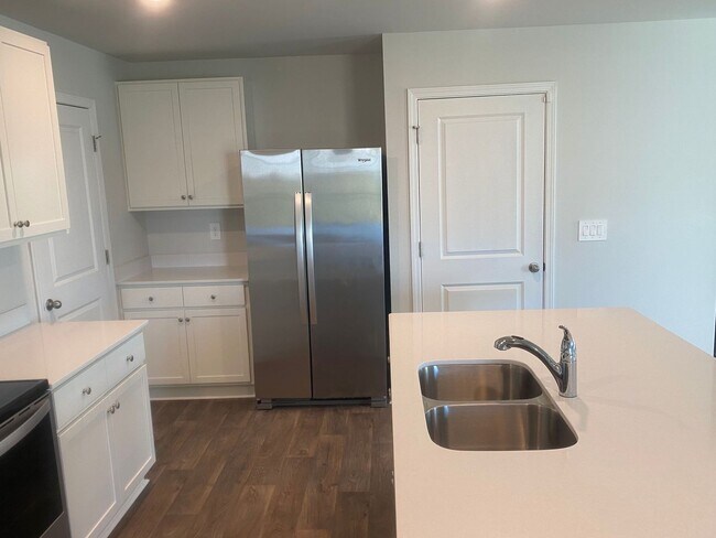 Building Photo - 207 Windsong Dr
