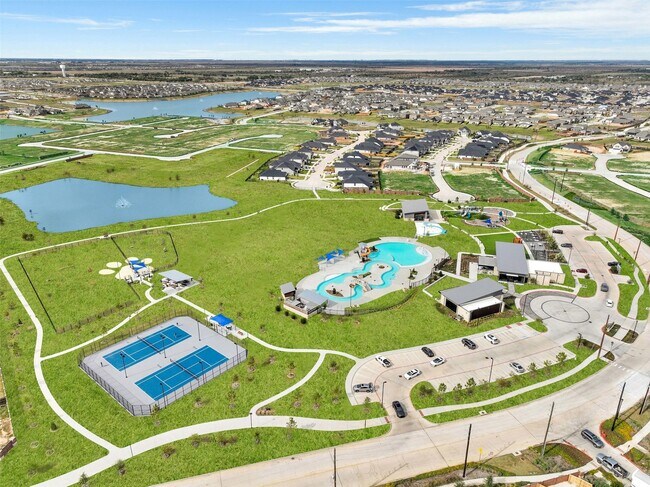 Building Photo - 153 Aurora Spgs Dr