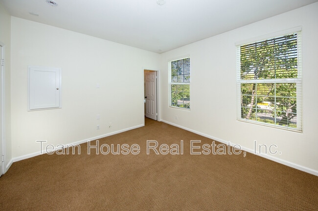 Building Photo - 27007 Edgewater Lnr