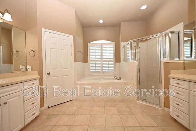 Building Photo - 2618 High Ridge Dr