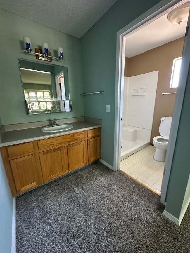 Building Photo - Cheery 4 bedroom with Spacious Yard & No R...