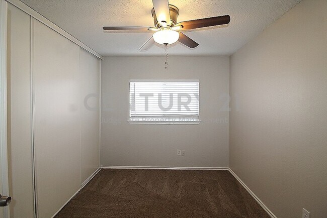 Building Photo - Beautiful 3/2/2 in Cedar Hill For Rent!