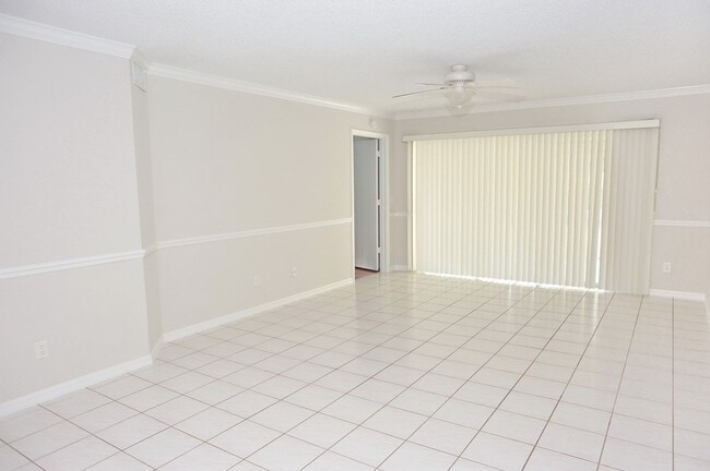 Building Photo - ANNUAL RENTAL - 2 Bedroom, 2 Bath Condo in North Naples