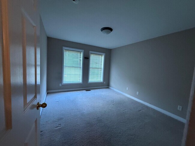 Building Photo - 5705 Hampshire Ln