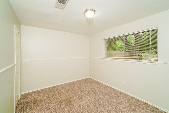 Building Photo - 10430 Rustic Gate Rd