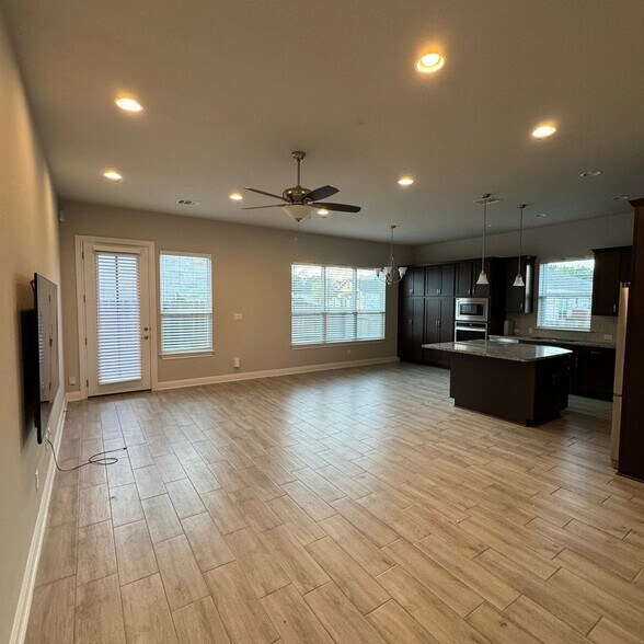 Building Photo - 3750 E Palm Valley Blvd