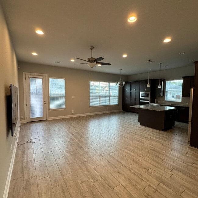 Building Photo - 3750 E Palm Valley Blvd