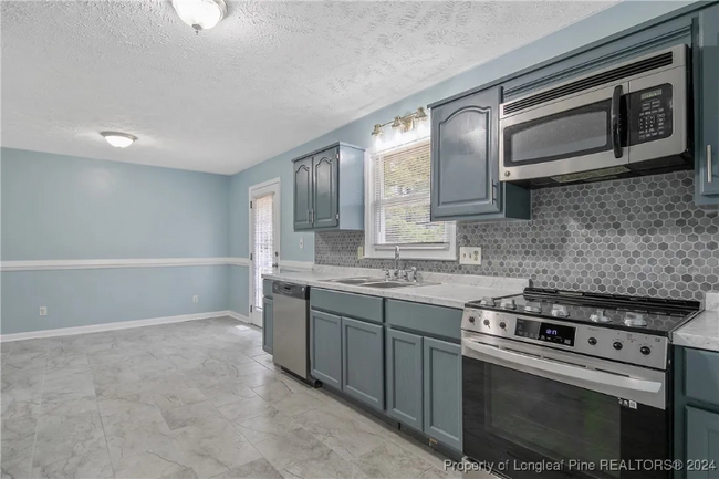 Building Photo - 929 Hollydale Ln