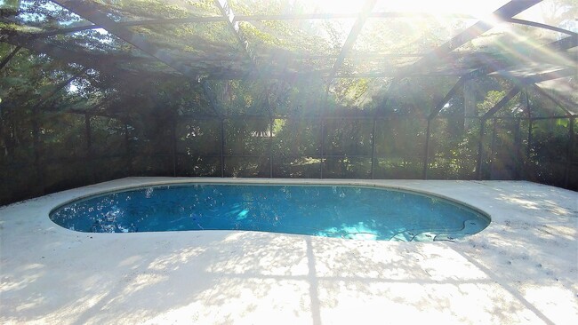 Building Photo - Large Executive Beauclerc Pool Home