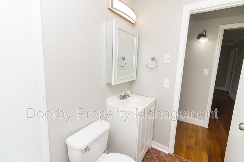 Building Photo - 210 S Lovell Ave