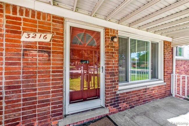 Building Photo - 3216 Maplewood Ave