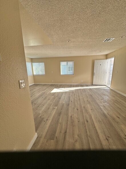 Building Photo - 38457 10th Pl E