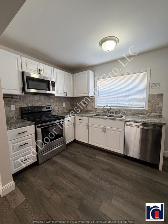 Building Photo - **MOVE IN SPECIAL** 2 Bedroom 1.5 Bath in the Heart of Downtown Deland~Available Now~