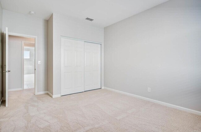 Building Photo - ***Gorgeous 5 bedroom, 3 bath Home in Imperial Beach