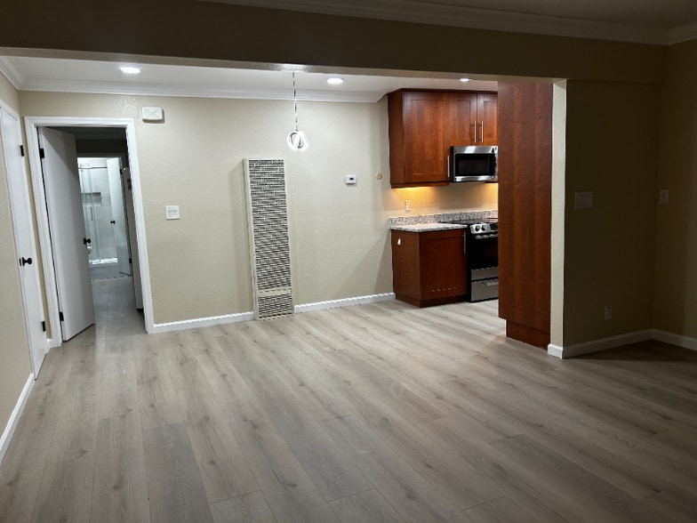 Building Photo - 674 Kirkland Dr