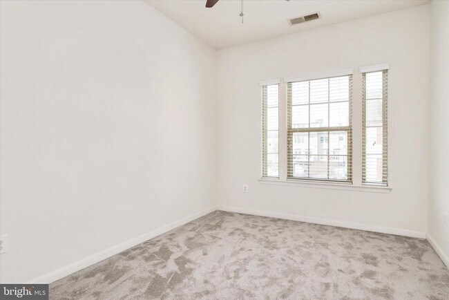 Building Photo - 7627 Hamilton Xing