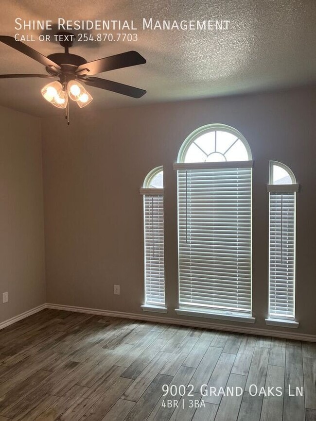 Building Photo - 9002 Grand Oaks Ln