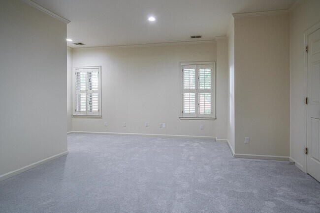 Building Photo - 482 E Racquet Club Pl