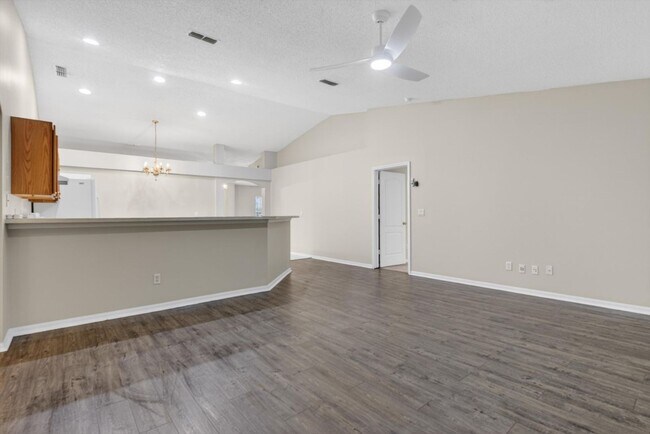Building Photo - Middleburg Home with Office Space