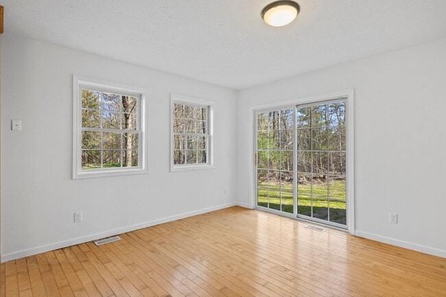 Building Photo - Charming 3+ Bedroom Cape Cod with Water View – Between Traverse City & Suttons Bay