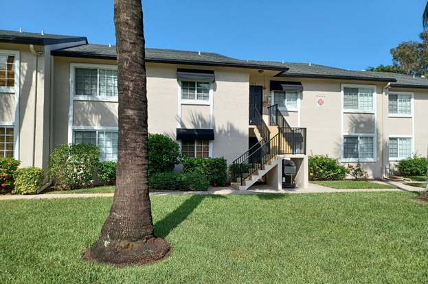 Building Photo - 4000 Crystal Lake Dr