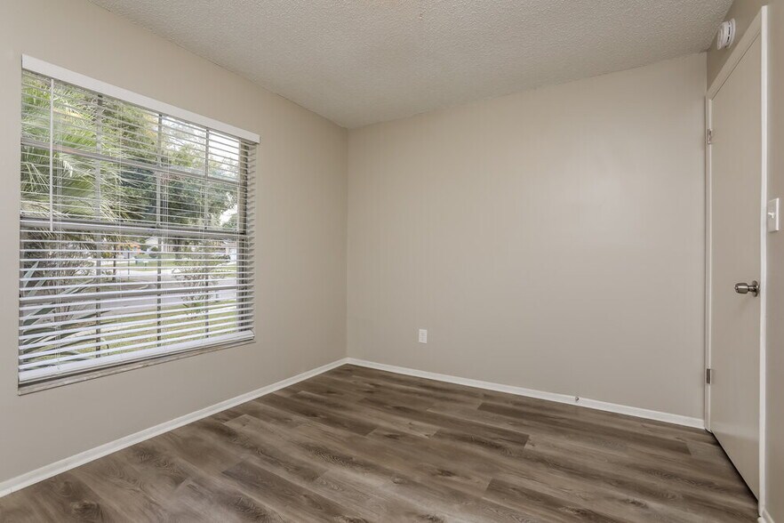 Building Photo - 444 Spinnaker Dr