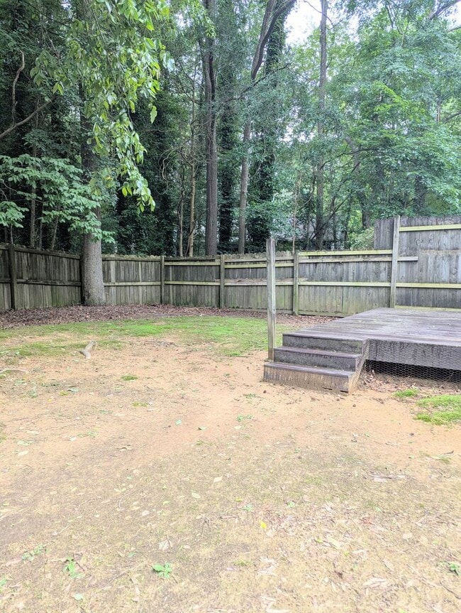 Building Photo - Fenced in Back Yard! Two Bedroom Two Bath ...
