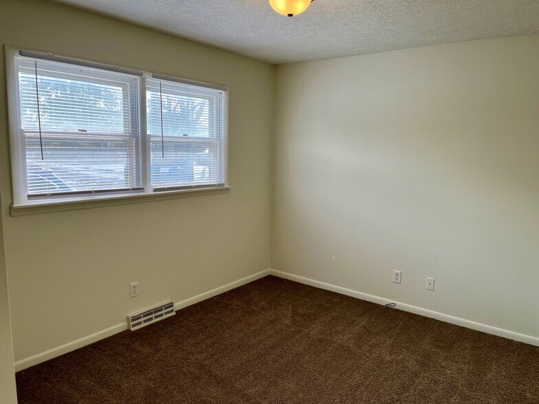 Building Photo - 201 W Shelbourne Dr