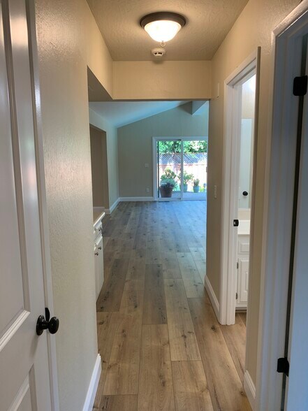 Building Photo - 1819 Yolanda Cir