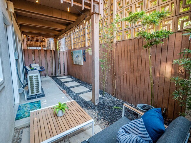 Building Photo - Fully Furnished Minutes from the Beach Newly Remodeled 2 Bedroom Move in Ready!