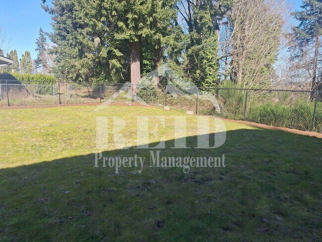 Building Photo - Charming 1 Bedroom Home with Spacious Loft/Bonus Room and Mountain Views