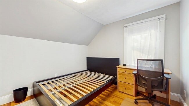 Building Photo - 14 Chestnut St