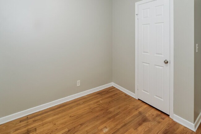Building Photo - 6020 Woodside Dr
