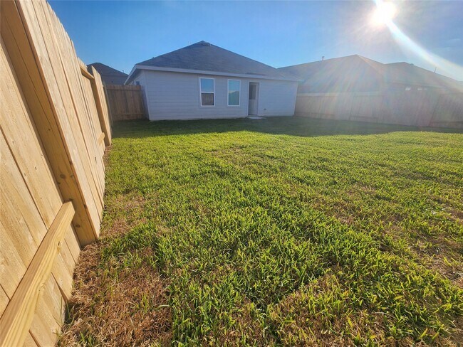 Building Photo - 715 Amberwood Crk Dr