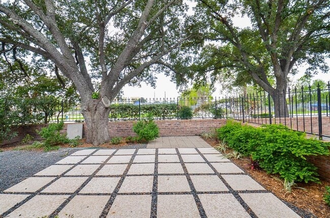 Building Photo - 5630 Fairdale Ln