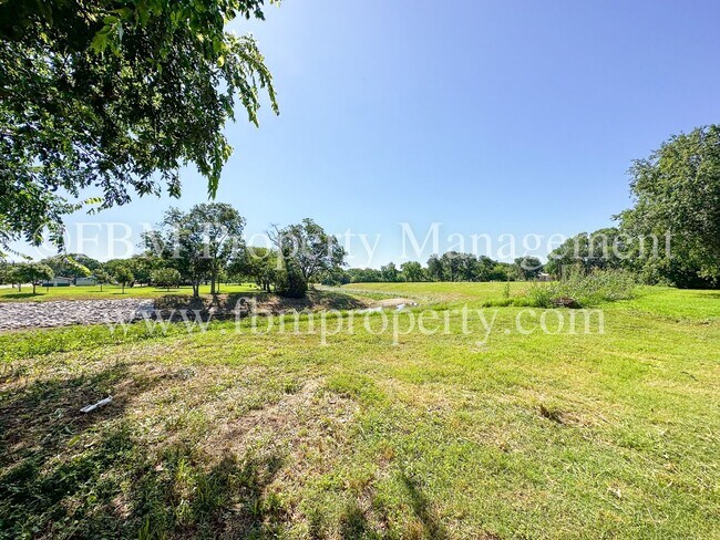 Building Photo - 315 S Bradshaw St